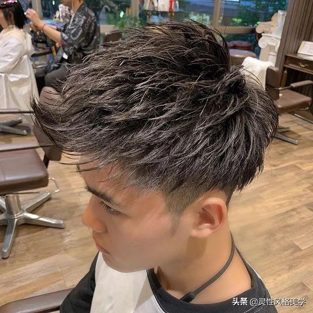 男性最新發(fā)型，心靈與自然的時(shí)尚之旅
