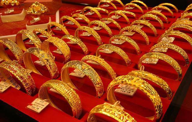 最新黃金回收價(jià)格老鳳祥，科技重塑黃金價(jià)值，引領(lǐng)未來(lái)生活體驗(yàn)